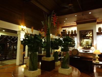 ロビーのフラワーアレンジメントが素敵