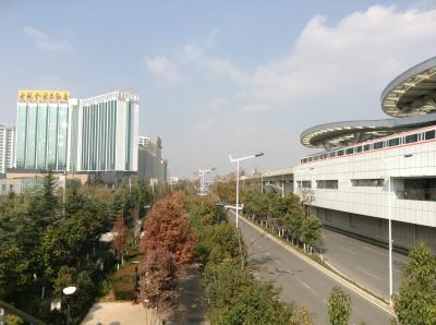 地下鉄１号線駅方向から見たホテル