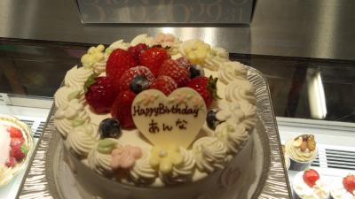 すご～くかわいいホールケーキとカップケーキ