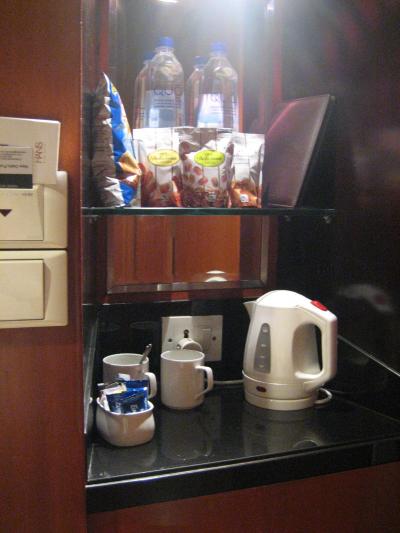 ミニバーに冷蔵庫、ポットもありました。