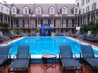 中庭にプール。（３階にあります）