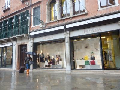 こじんまりだけに丁寧対応のベネチア店