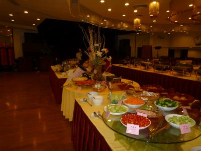 朝食のバイキング