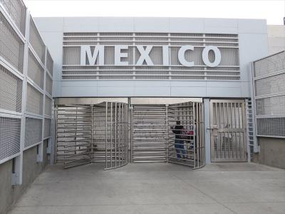 門をくぐれば、そこはメキシコ（ティファナ）