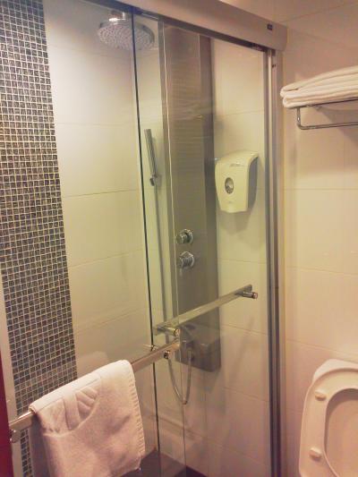 擦り切れたタオルを大切に使う質素な精神が垣間見えます