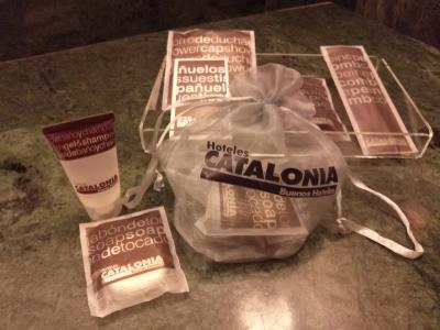 巾着の中にジェルシャンプーと石鹸