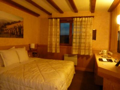 室内はスーツケースを開けれるくらい広かったです。