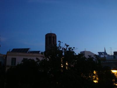 裏手からみる早朝の空