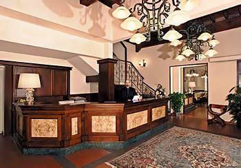 ドゥオーモからすぐの格安ホテル”Hotel De Lanzi Florence”