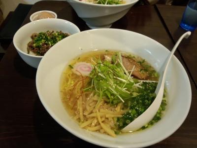 牛骨と塩の旨みが絶妙のマッチした、塩ラーメンのお店！