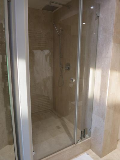 シャワーブース