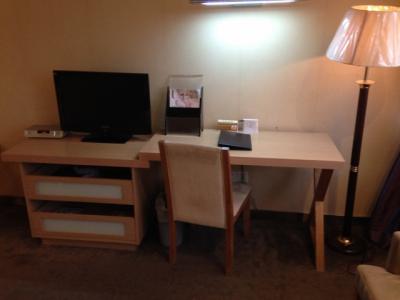 デスク、無線ルーターが設置(故障中）