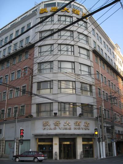 ホテルに気が付かず通り過ぎてしまいました。ロビーが暗くて切な