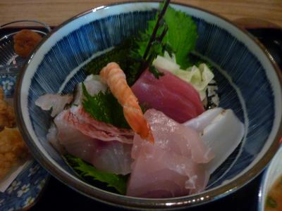 鮮魚店の奥にあるお食事処♪