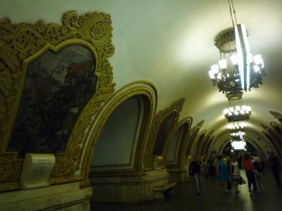 地下宮殿？地下美術館？モスクワのメトロ♪