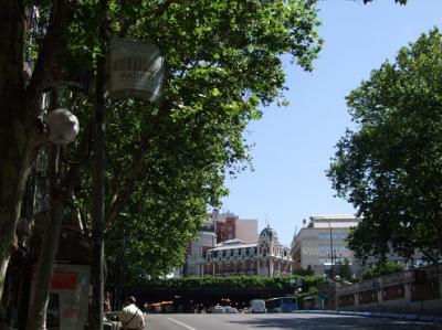 駅とは反対側に進むとスペイン広場です。