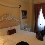 部屋はおしゃれな感じだが古い