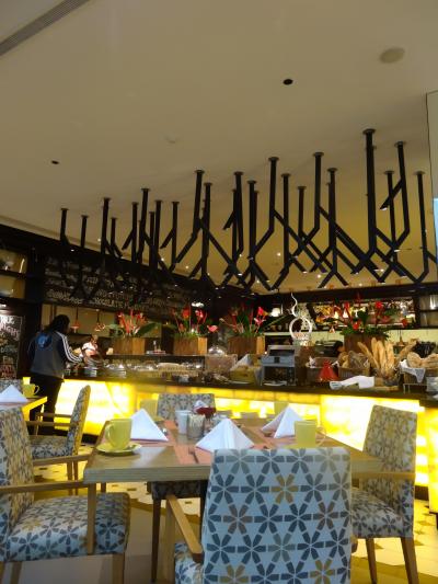 朝ごはんはブッフェ。結構どれも美味しい。