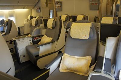 CA118 B772 HKG-PEK コレジャナイ フルフラットシート