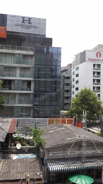 BTSのホームから。宿泊した部屋が見えます。