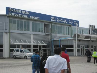 マレ フルレ国際空港 (MLE)
