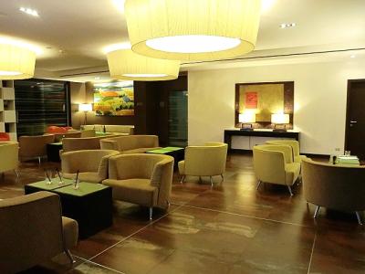 一夜明けたラウンジ