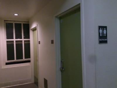 共同バス・トイレ入り口