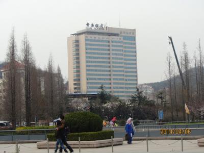 バスを降りたら　大きなホテルですぐに判りました