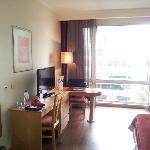 部屋は綺麗で広い