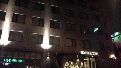 バスタブ付きで駅チカが条件でした。