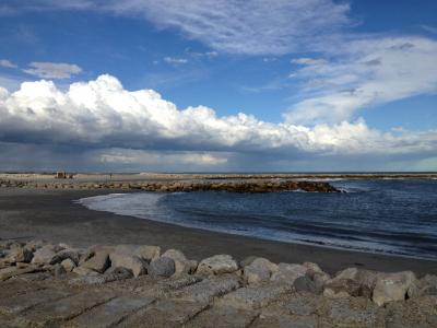 車で１０分、海に出ます。この町にスペイン料理のレストランが沢