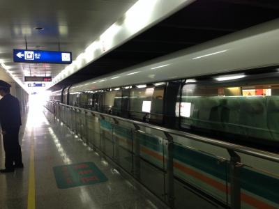 最高速度430キロ　上海リニアに乗車