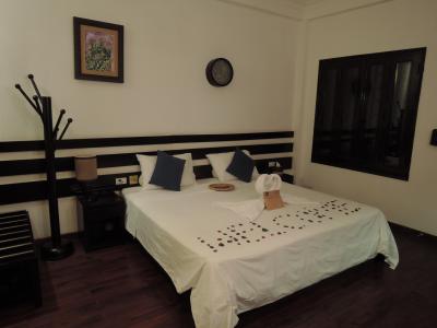 ベッドには花びらでつくった「WELCOME」の文字