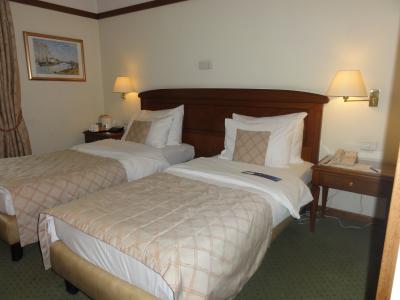 ツインベットの普通の部屋、ベットは固く快適でした