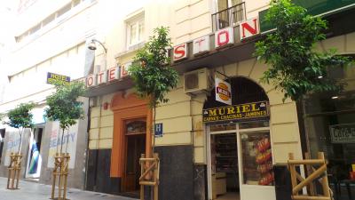 Malaga 通りにある入り口