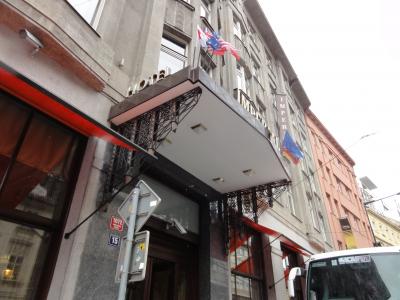 ホテル玄関です