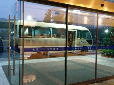 シャトルバスです