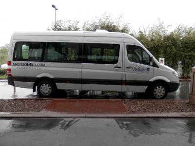 空港までの無料シャトルバス