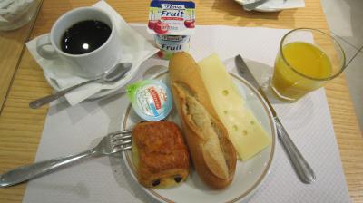 朝食です。パンとチーズがとても美味しかった！