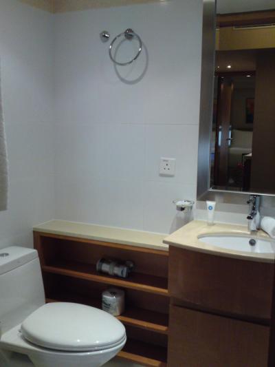 シャワー向かいのトイレ＆洗面所＆脱衣所