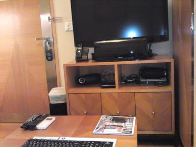 リビングを逆から。PC＆TV＆DVDプレイヤー