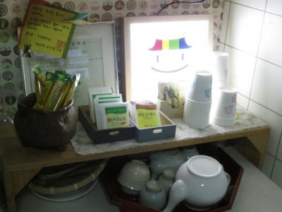 共同エリアにコーヒーにお茶があります。