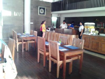 朝食のビュフェの様子