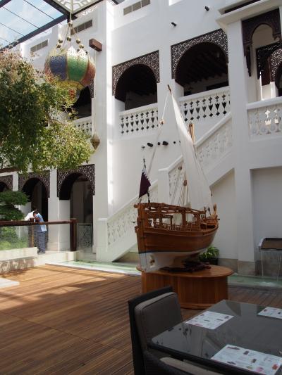 ドルとユーロも使用可能。カフェもあります。