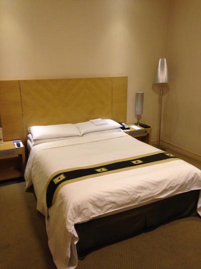 シングルルームのベッド