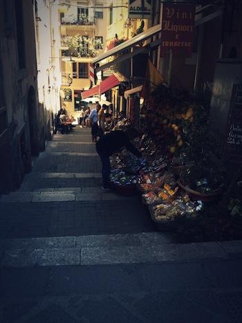 ホテルからメインストリートまでの階段