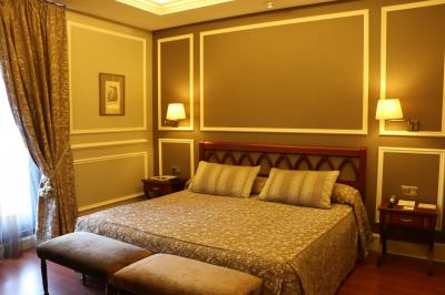 落ち着いたくつろげる雰囲気の客室です。