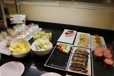 デザートビュッフェ？　いえ、朝食です。