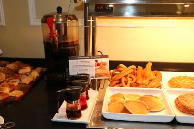 容器の中で回っているのはチュロス用のホットチョコレート