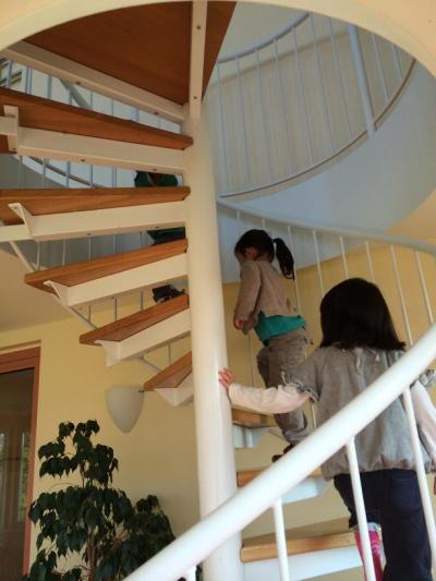 共有スペース。螺旋階段。